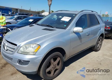 2006 Mercedes-Benz Ml 500 4Matic z USA, uszkodzony, nr VIN 4JGBB75E66A016492